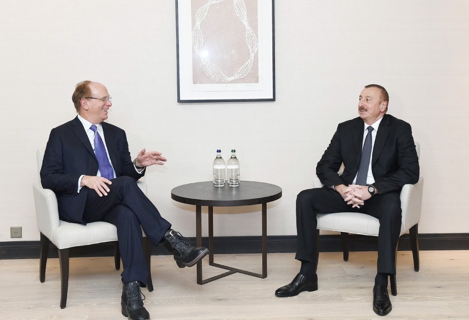 Davos : Ilham Aliyev rencontre le PDG de Black Rock VIDEO