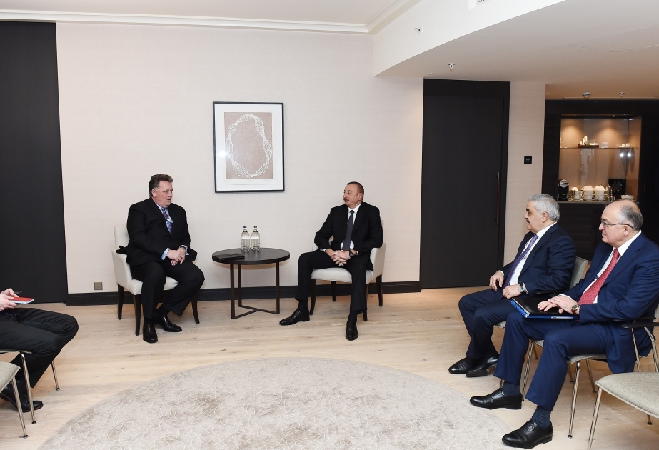 Le président Ilham Aliyev rencontre le vice-président de Chevron à Davos VIDEO