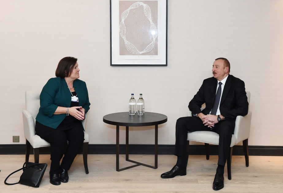 Aserbaidschans Präsident Ilham Aliyev trifft sich mit stellvertretender Geschäftsführerin von “Cisco“ VIDEO