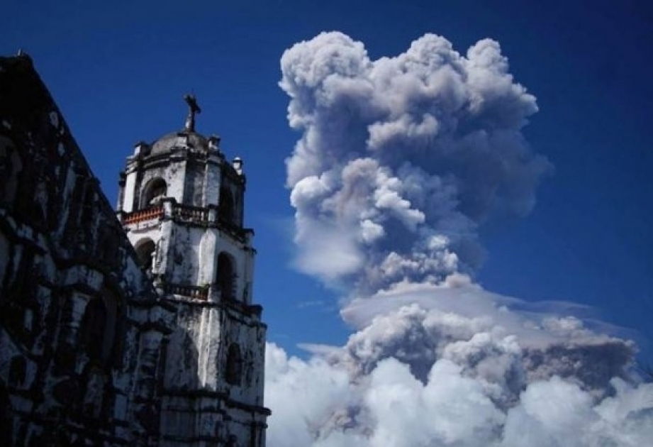 Philippinen: Vulkan spuckt Lava 700 Meter in den Himmel