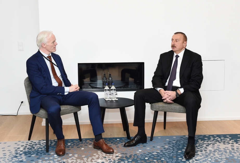 伊利哈姆·阿利耶夫总统与微软公司副总裁举行会晤