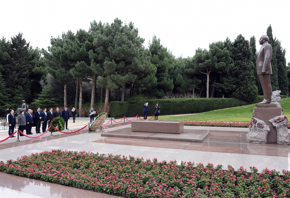 La délégation de l’Assemblée nationale sud-coréenne a visité les allées d’Honneur et des Martyrs