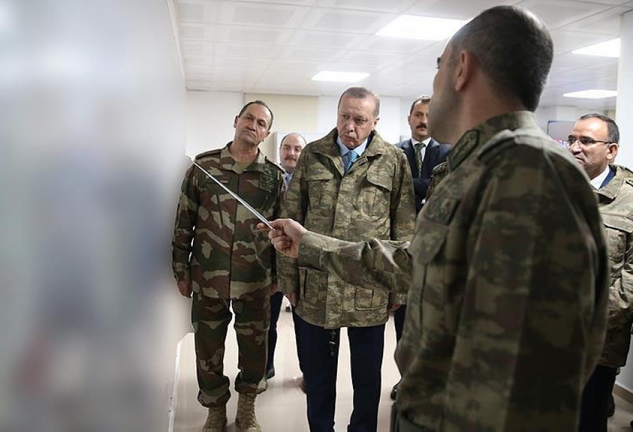 Türkiyə Prezidenti Suriya ilə sərhəddəki ordu qərargahına baş çəkib