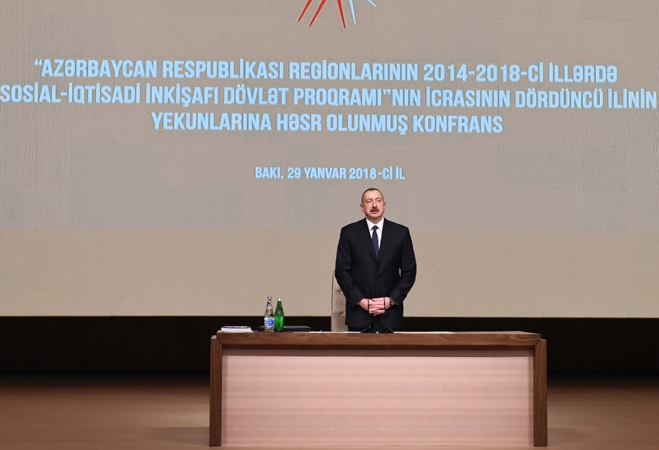 Le président de la République Ilham Aliyev a participé à la conférence consacrée au bilan de la 4ème année de l’exécution du Programme d’Etat sur le développement socio-économique des régions en 2014-2018 VIDEO
