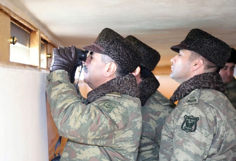 Müdafiə naziri ön xətt bölmələrində olub