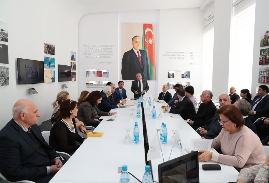 Azərbaycan Xalq Cümhuriyyətinin 100 illiyinə həsr edilmiş kitab DİA-da müzakirə olunub