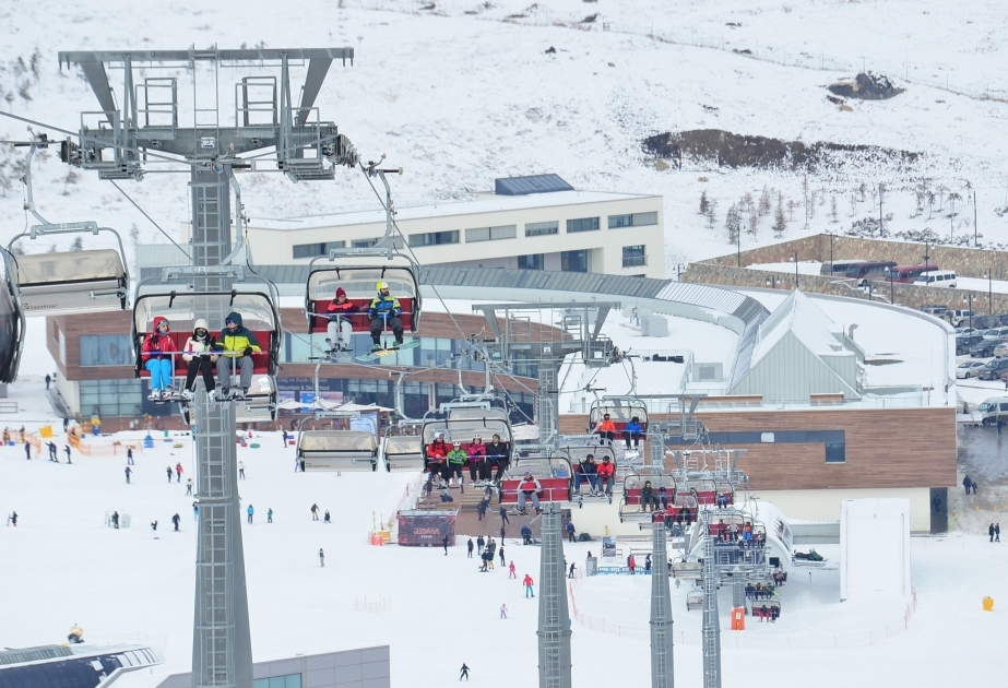 Wegen Schneefall Zahl der Schahdagh-Besucher deutlich gestiegen