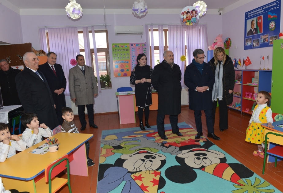 Portugiesischer Abgeordneter besucht für Binnenvertriebenen in Masazir errichtete Siedlung
