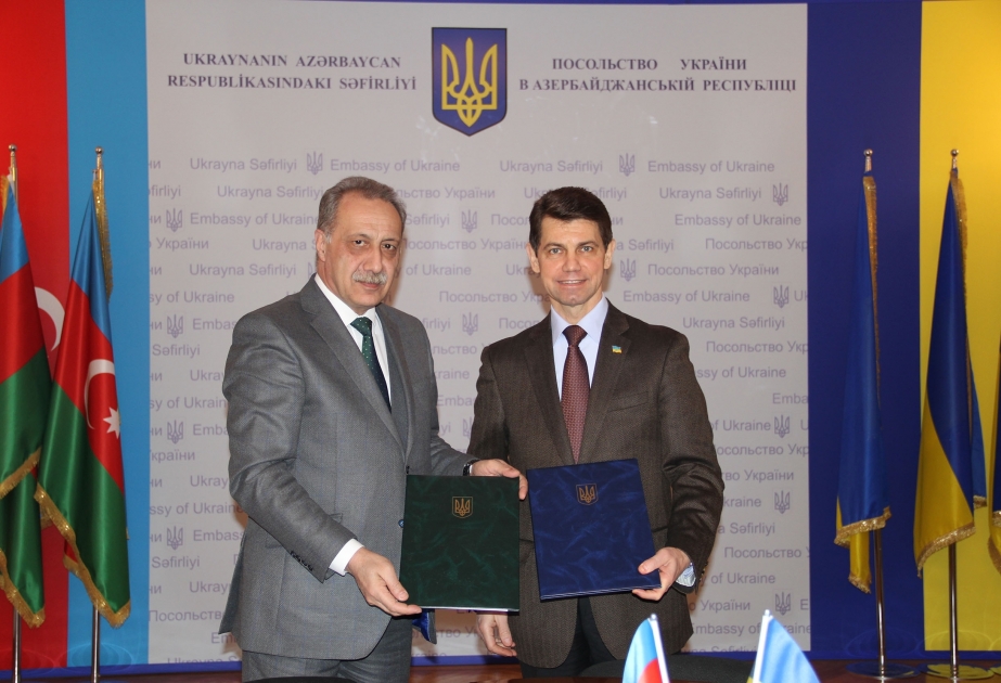 Подписан меморандум между фондом «Знание» и посольством Украины в Азербайджане
