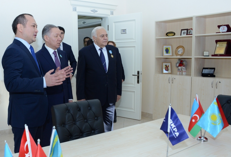 Le président du Majlis du Parlement kazakh visite le siège du Secrétariat international de la TurkPA
