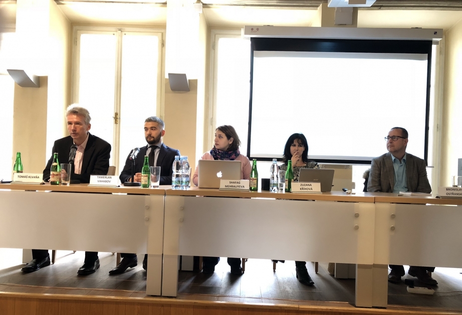 Praqada "İslam dünyasında və Azərbaycanda qadınların ictimai və peşəkar həyatda rolu” mövzusunda seminar keçirilib