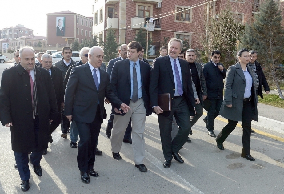 US diplomats visit Azerbaijani IDPs