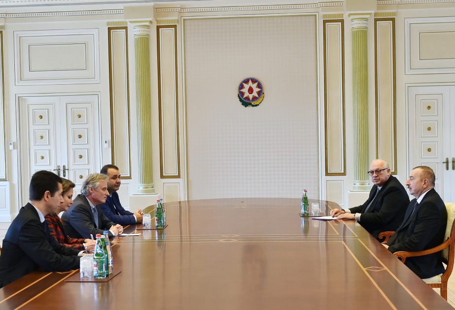 الرئيس إلهام علييف يلتقي الوفد تحت قيادة النائب الأول لرئيس شركة 