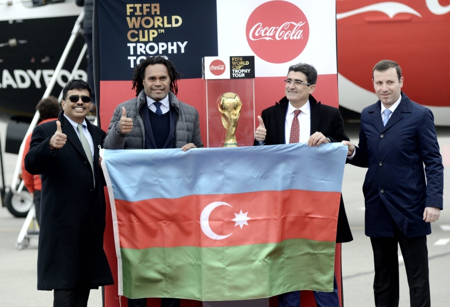 Futbol üzrə dünya çempionatının kuboku Bakıya gətirilib VİDEO