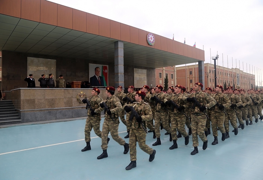 Müdafiə naziri gənc əsgərlərin andiçmə mərasimində iştirak edib