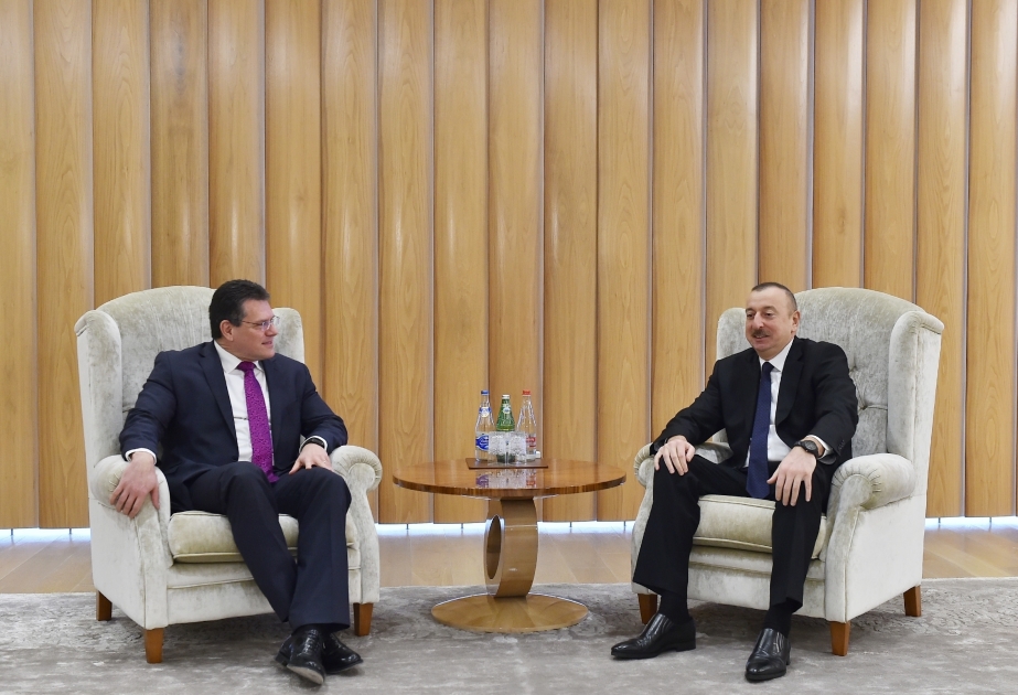 Präsident Ilham Aliyev trifft sich mit Maroš Šefčovič VIDEO