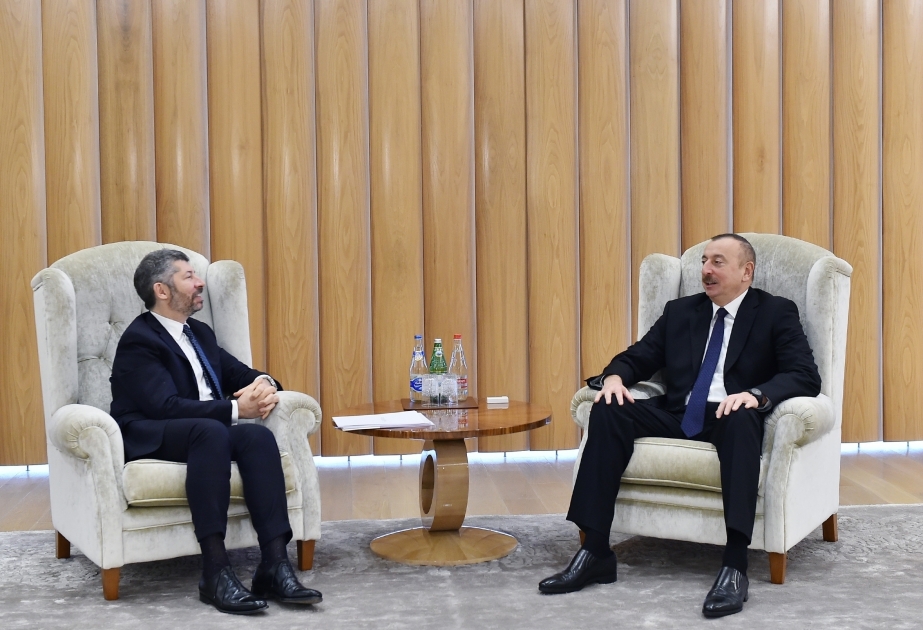 Treffen zwischen Staatspräsident Ilham Aliyev und dem Minister für wirtschaftliche Entwicklung Italiens VIDEO