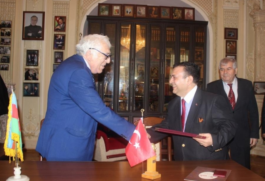 İrfan Çiftçiyə “Bəxtiyar Vahabzadə” Beynəlxalq mükafatı təqdim edilib