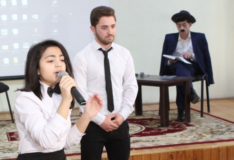 Maştağa qəsəbəsində qəzəlxan Əliağa Vahidin xatirəsi anılıb