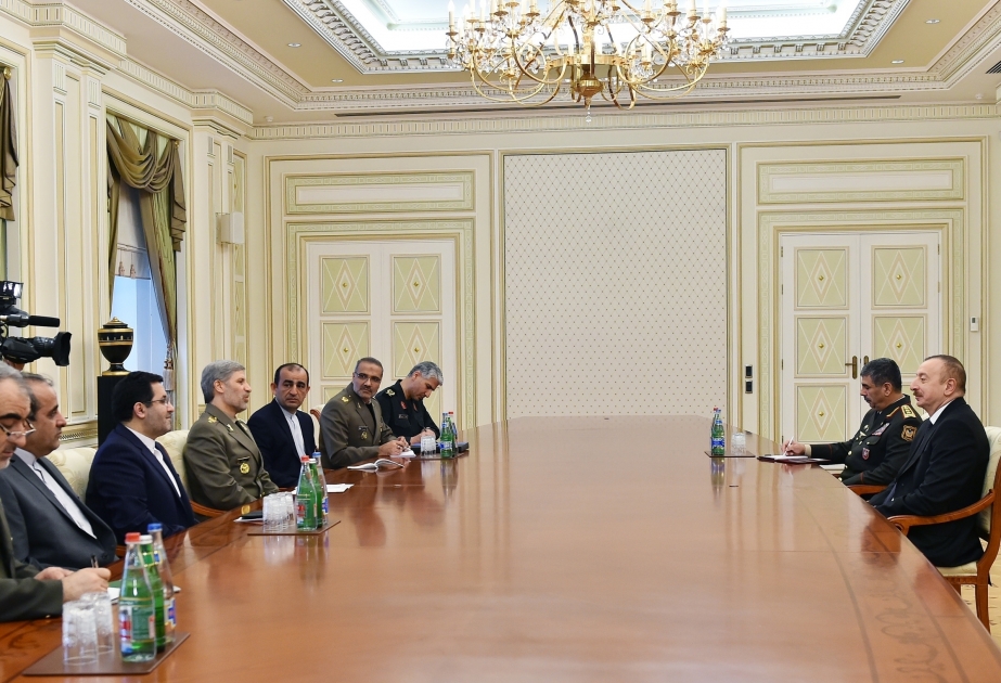 الرئيس الاذربيجاني يلتقي وزير الدفاع وإسناد القوات المسلحة الإيرانية والوفد المرافق له (تحديث)