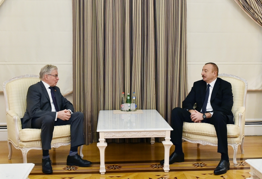 Staatspräsident Ilham Aliyev empfängt ehemaligen Senatspräsident René van der Linden VIDEO