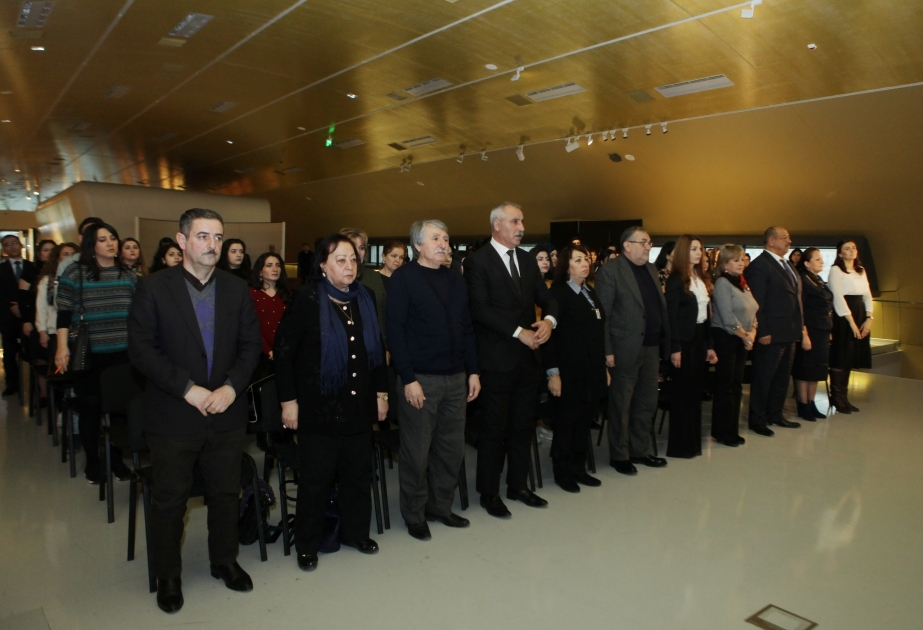 Xalça Muzeyində “Ana fəryadı” xovlu xalçası nümayiş olunub