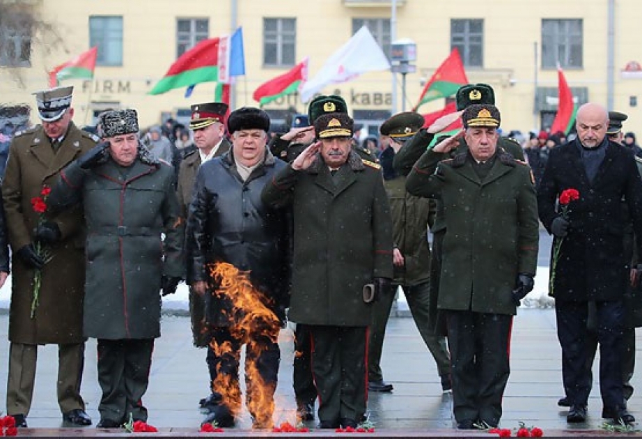 Azərbaycanın müdafiə naziri Belarus Silahlı Qüvvələrinin 100 illiyinə həsr olunmuş tədbirlərdə iştirak edib