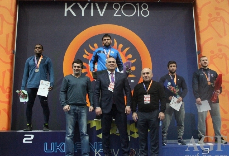 Güləşçilərimiz Kiyevdə doqquz qızıl medal qazanıblar