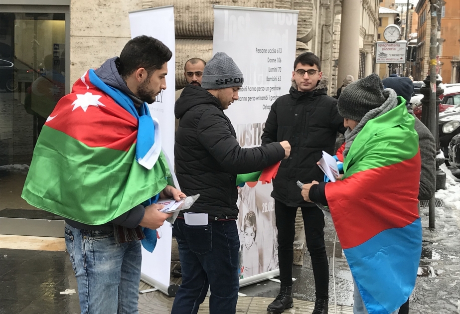 Azərbaycanlı tələbələr Romada Xocalı soyqırımı ilə bağlı aksiya keçiriblər
