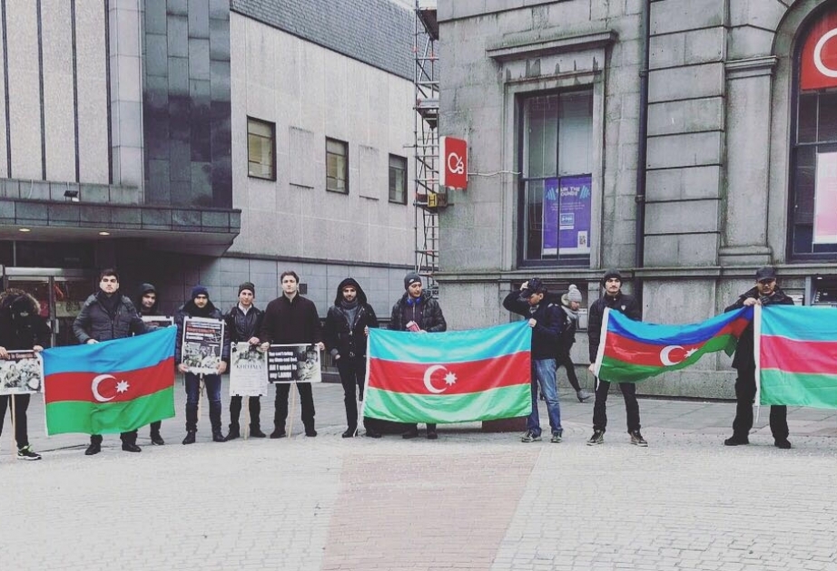 Азербайджанские студенты провели в Абердине акцию, посвященную Ходжалинской трагедии