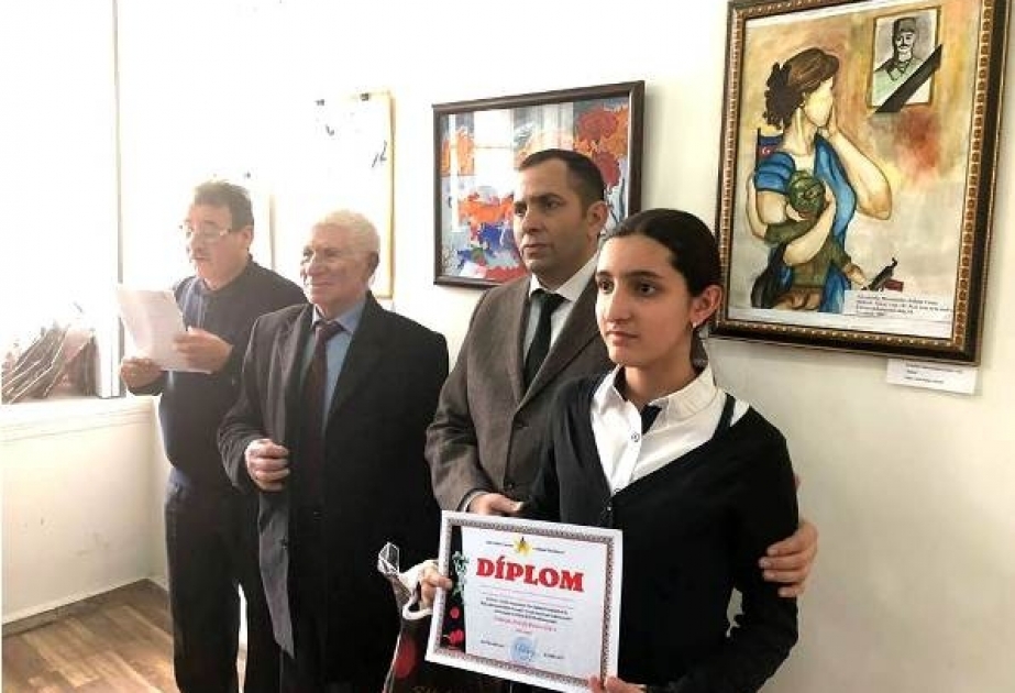 “Xocalı faciəsi qan yaddaşımızdır” mövzusunda keçirilən sərginin qalibləri mükafatlandırılıb