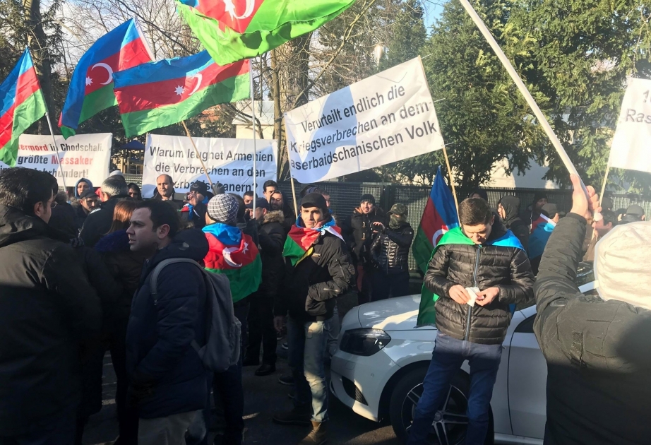 Une action de protestation devant l’ambassade d’Arménie à Berlin