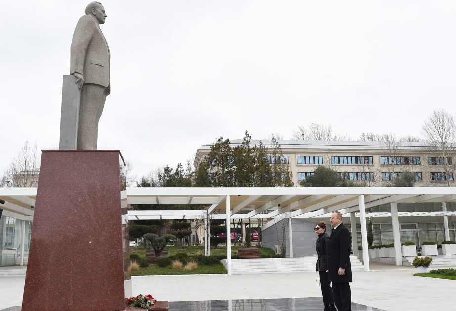Visite du monument du leader national Heydar Aliyev à Minguétchévir VIDEO