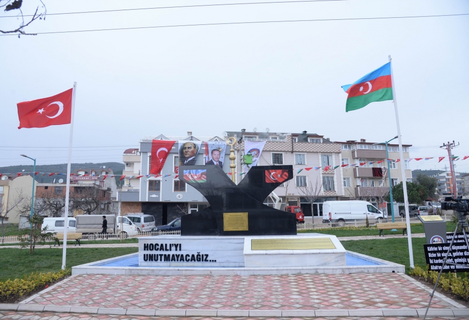 Koceli şəhərinin Körfəz rayonunda Xocalı Soyqırımı abidəsi açılıb VİDEO