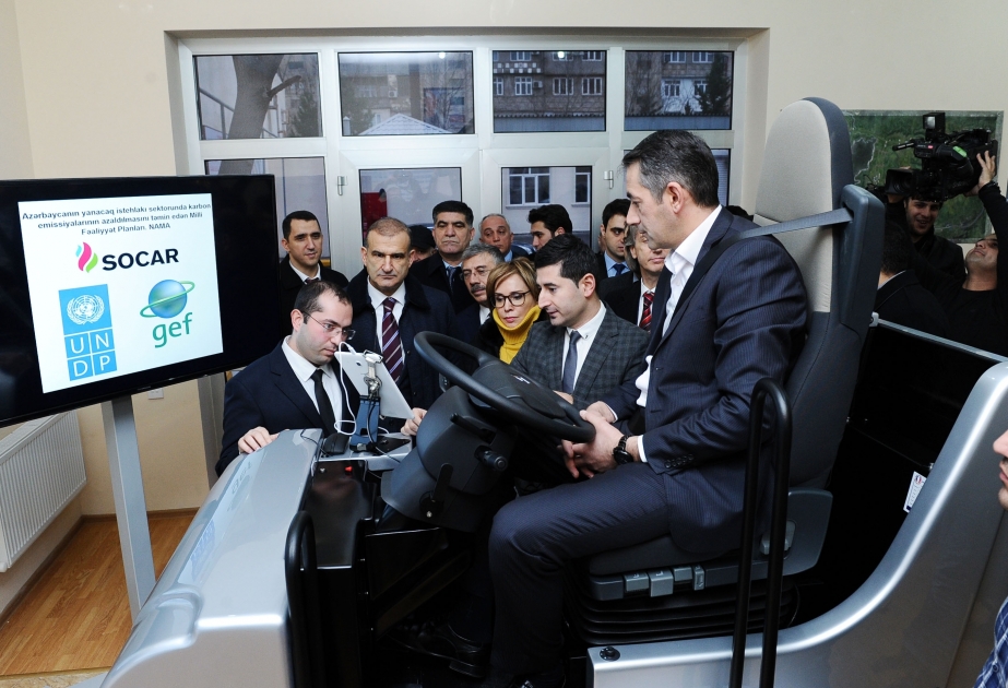 Eko-sürücülük simulyatoru SOCAR-a təhvil verilib