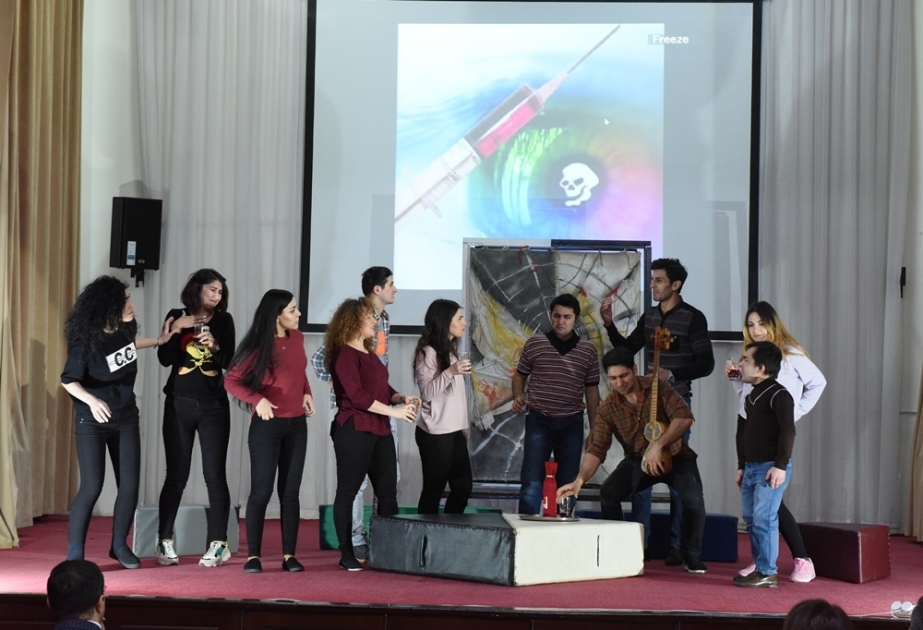 Azərbaycan Dillər Universitetində “Həyatla oyun” tamaşası nümayiş olunub