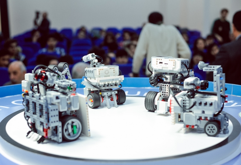 Qərbi Kaspi Universitetinin məktəblilər arasında keçirdiyi robototexnika olimpiadası başa çatıb