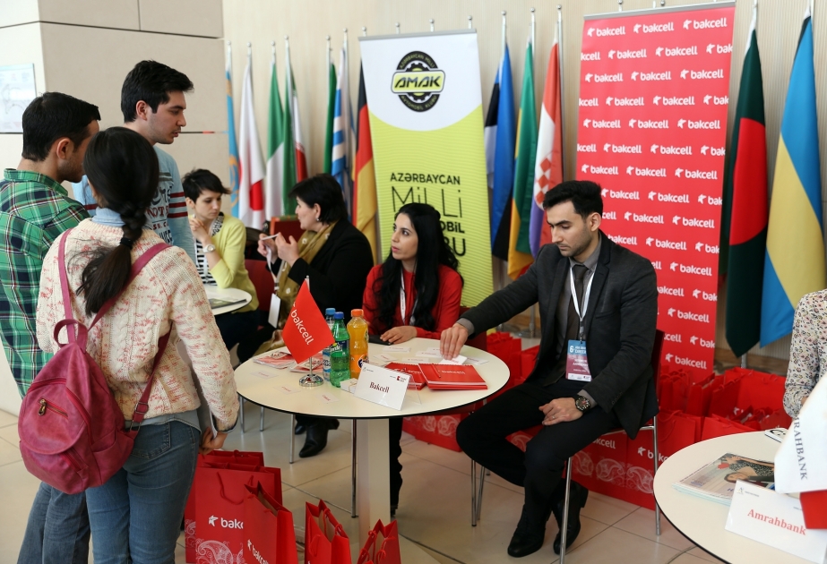 Компания Bakcell приняла участие в шестой карьерной выставке университета ADA