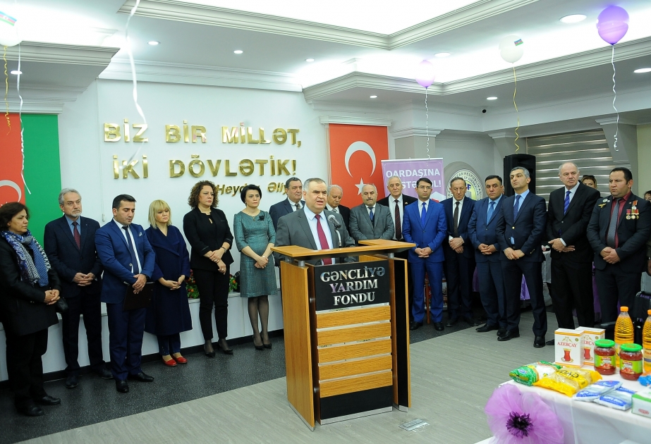 Gəncliyə Yardım Fondunda “Xeyriyyə sərgisi” təşkil edilib