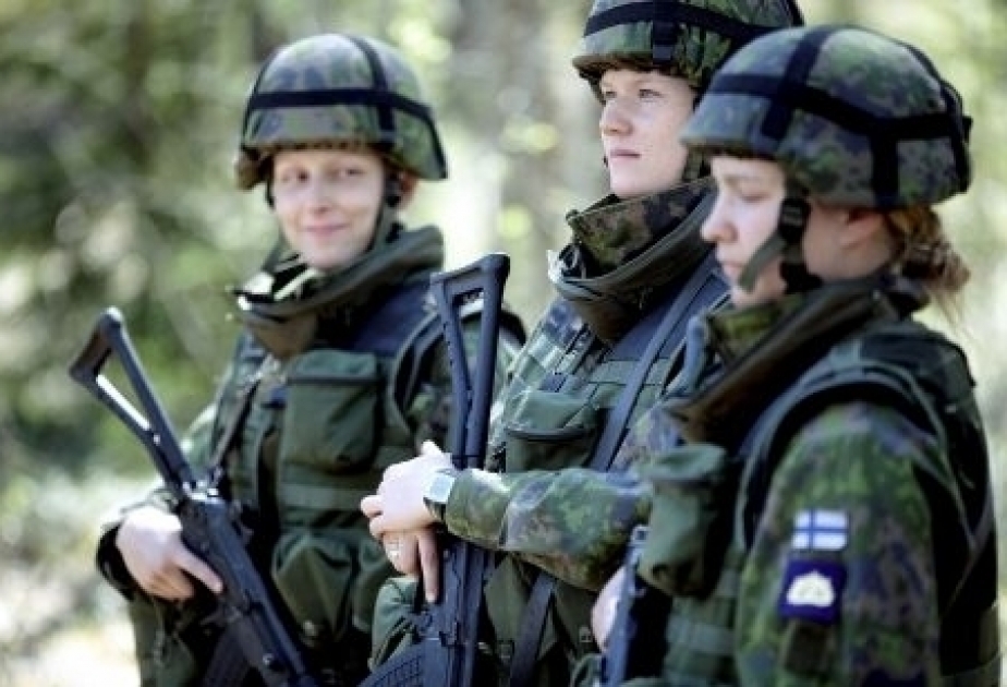 Finlandiyada hərbi xidmətə maraq göstərən qadınların sayı durmadan artır