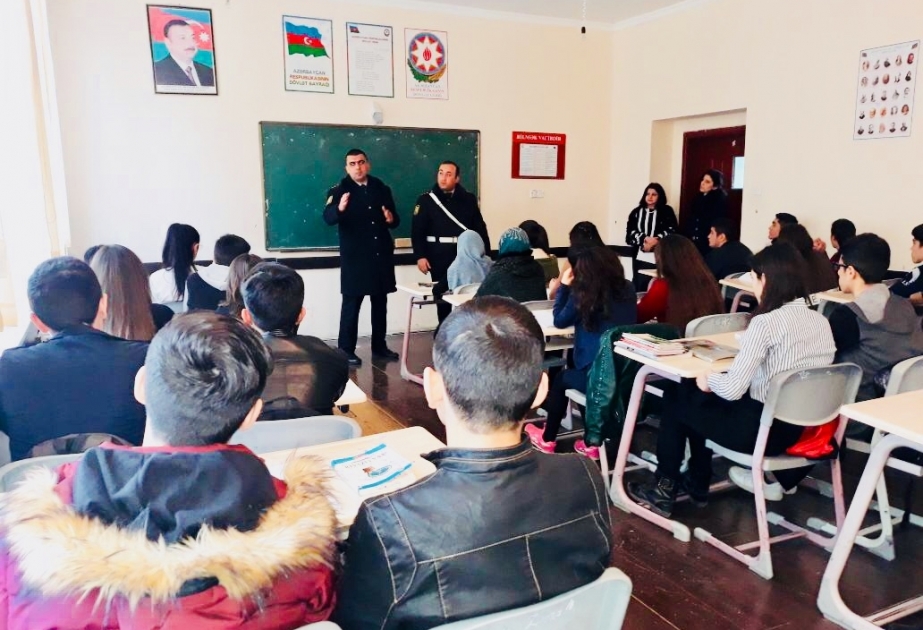 Məktəbliləri yol qəzalarından qorumaq üçün profilaktiki tədbirlər görülür