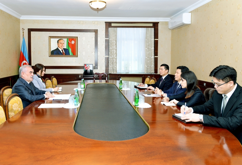 纳希切万最高议会议长会见韩国大使