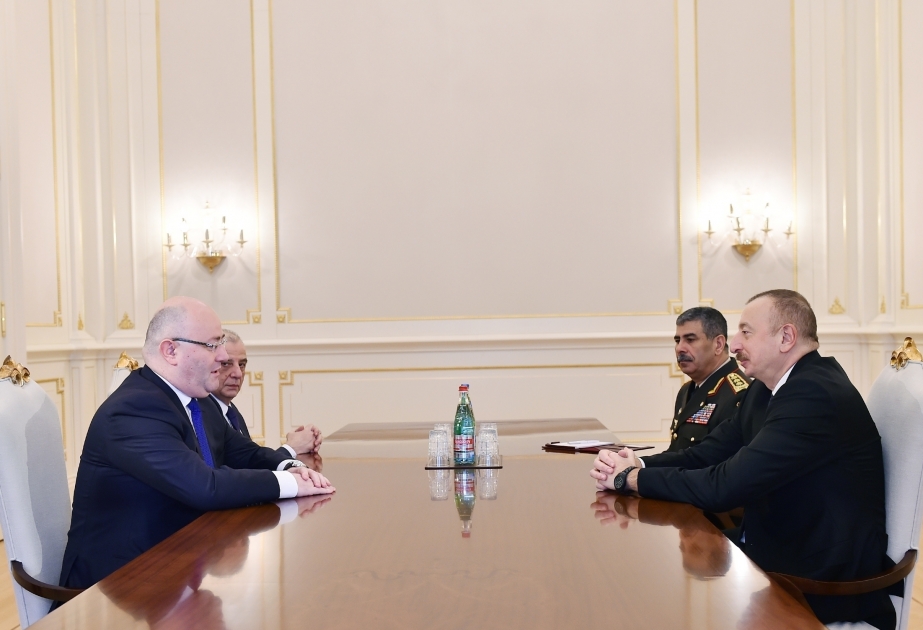 Aserbaidschans Präsident Ilham Aliyev empfängt georgischen Verteidigungsminister VIDEO