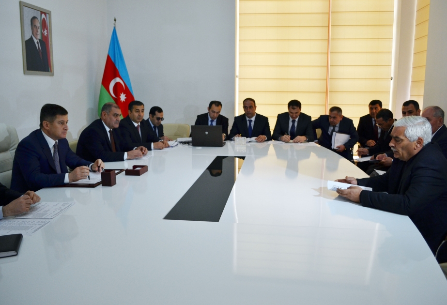 Əmlak Məsələləri Dövlət Komitəsinin sədri Hacıqabul rayonunda vətəndaşların müraciətlərini dinləyib