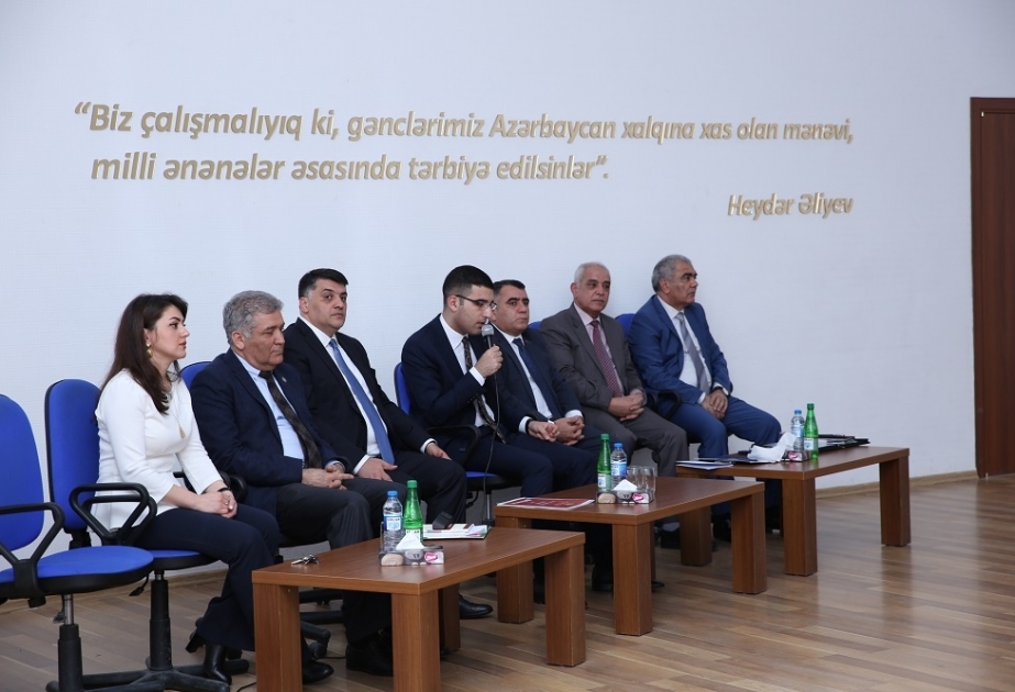 Prezident seçkilərində ilk dəfə səs verəcək gənclərin sualları cavablandırılıb
