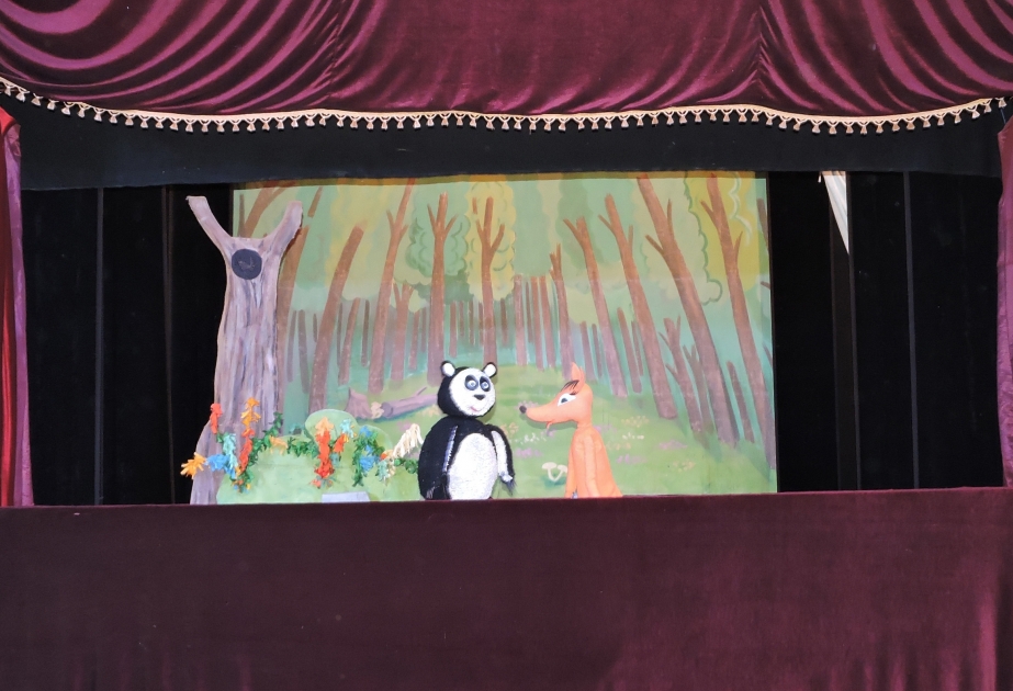 Qax Dövlət Kukla Teatrı uşaqları yeni tamaşa ilə sevindirib