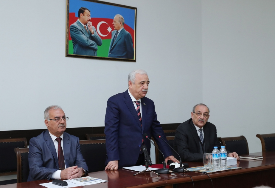 Əlaçı və fəal tələbələrə adlı təqaüd verilib