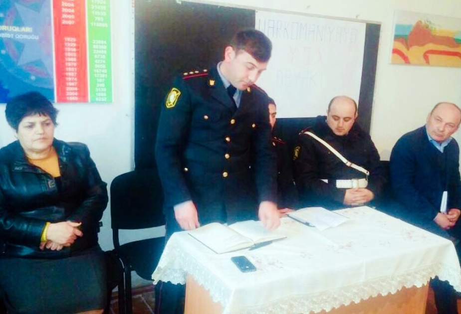 Polis Qaxda maarifləndirmə tədbiri keçirib