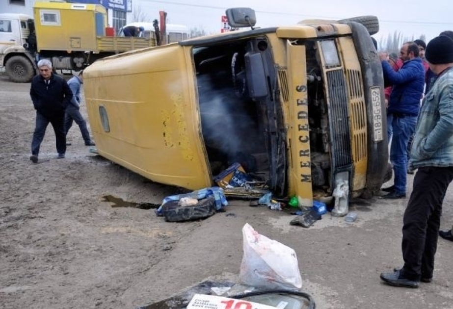 Şirvanda mikroavtobus “KamAZ”la toqquşub