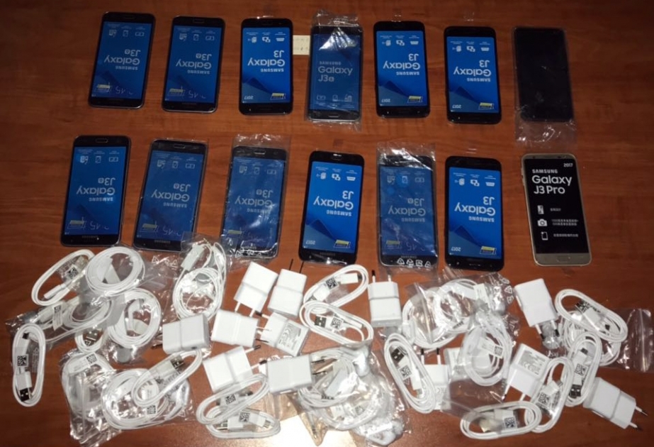 Qanunsuz yolla ölkəyə gətirilən mobil telefonlar və aksesuarlar aşkarlanıb